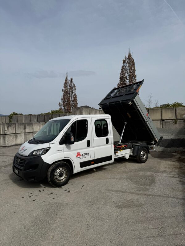 camionnette double cabine avec pont basculant
